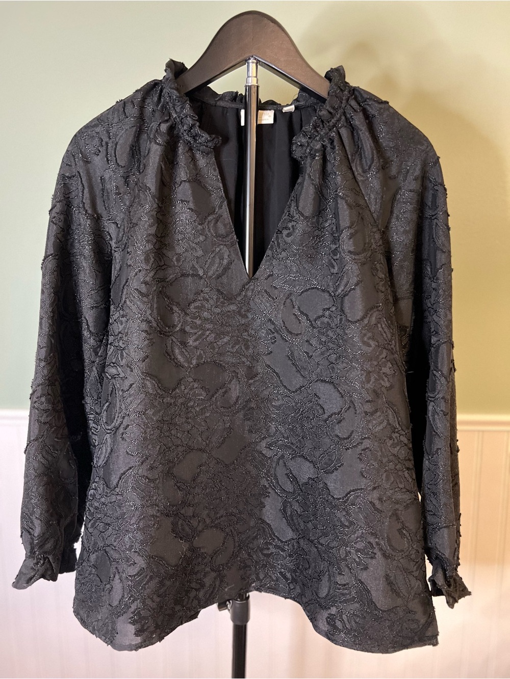 Spartina 449 Josette Black Textured Jacquard V-Neck Long Sleeve Blouse. Size XS